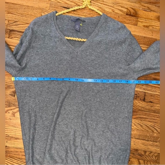 H&M V Neck Knit Sweater- Small PTP 19.5 inch - Picture 3 of 5